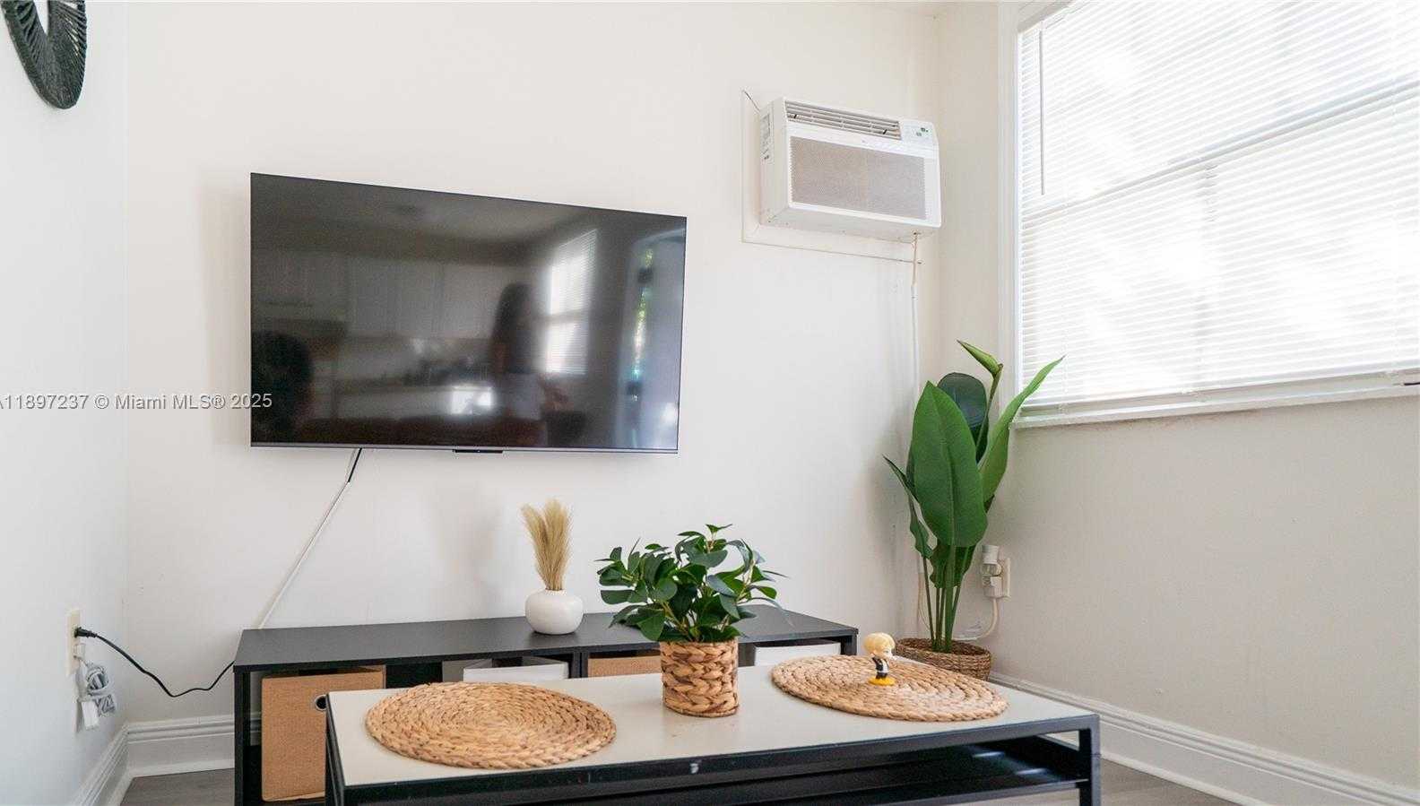 Small Image of 1177 NORTH WEST 30TH ST, Miami Number 10
