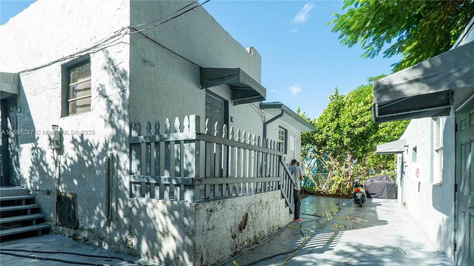 Small Image of 1177 NORTH WEST 30TH ST, Miami Number 14