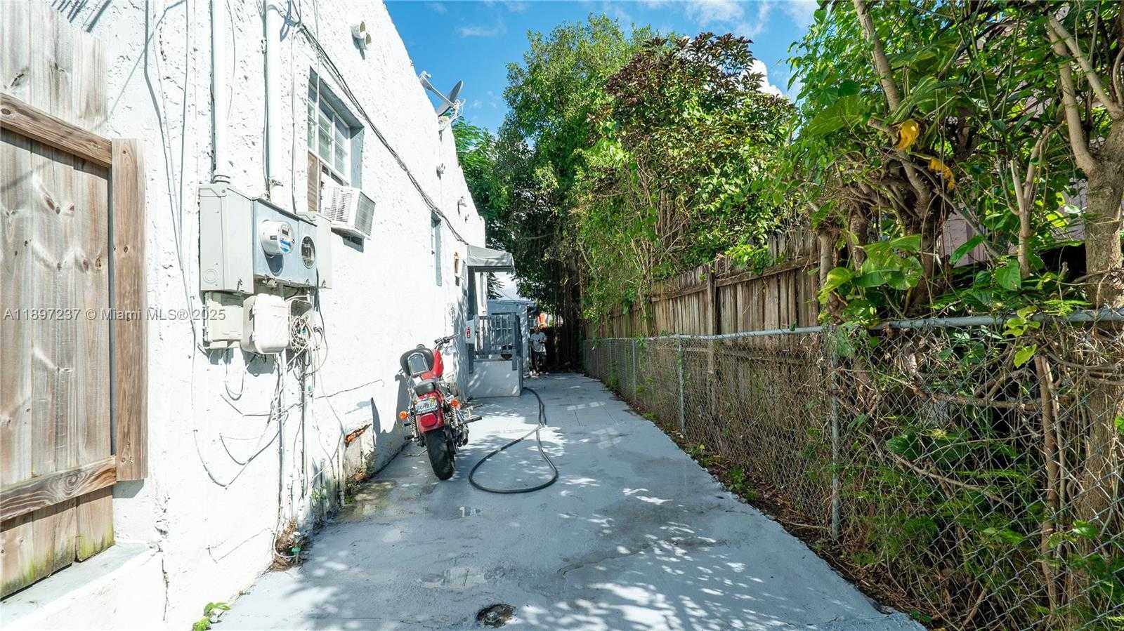 Small Image of 1177 NORTH WEST 30TH ST, Miami Number 16