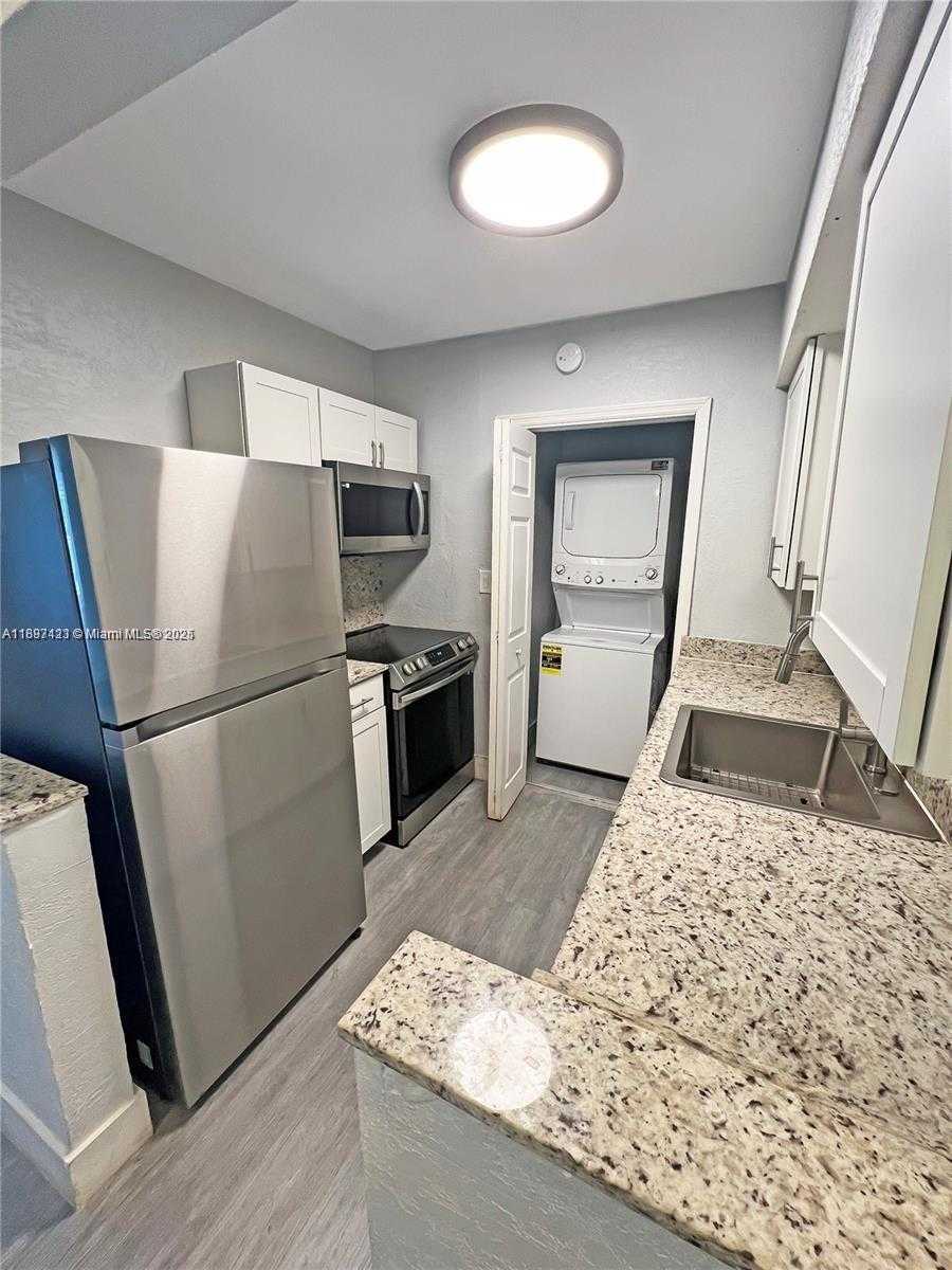 Small Image of 2783 SOUTH WEST 33RD CT, Miami Number 10