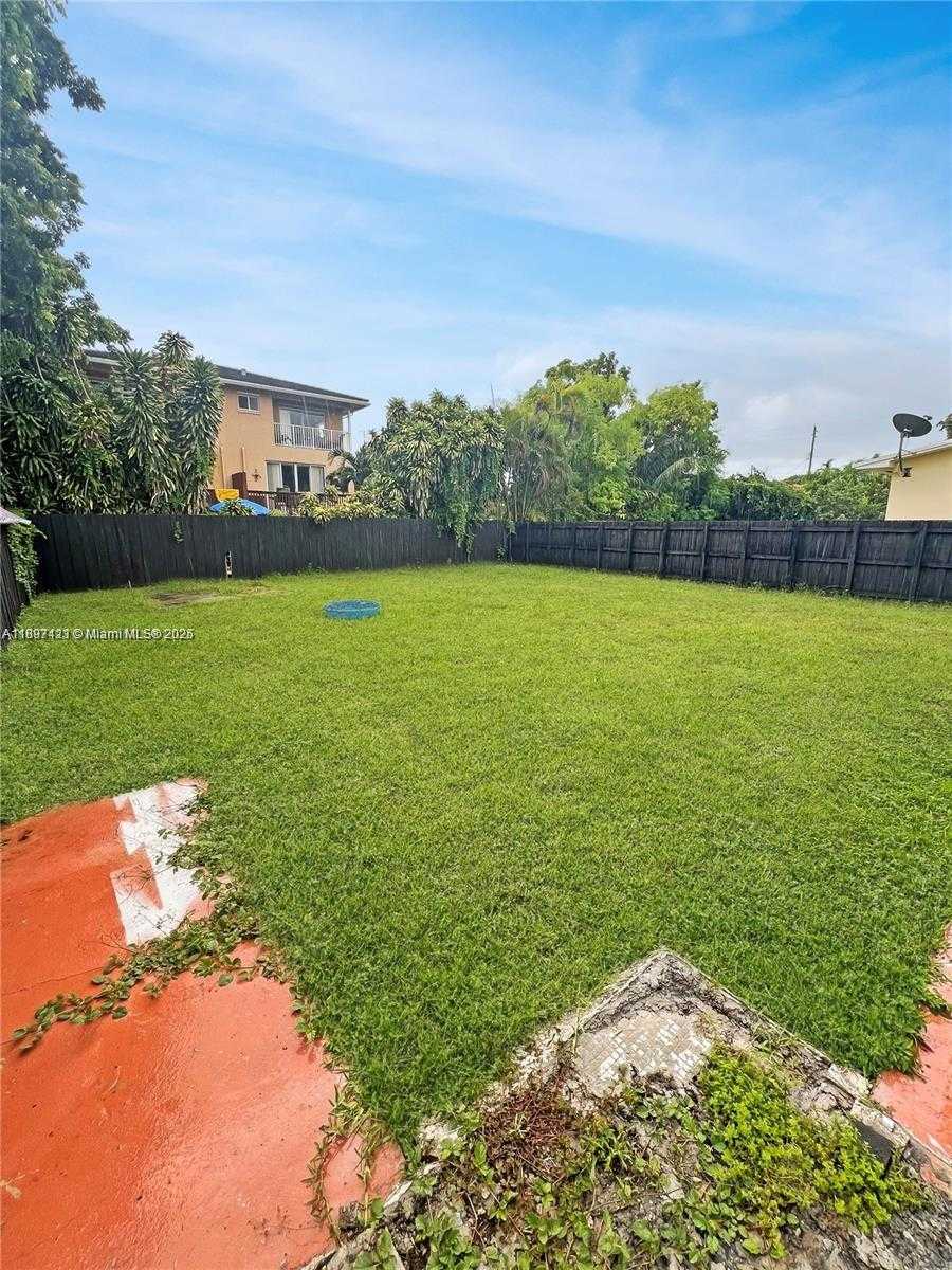 Small Image of 2783 SOUTH WEST 33RD CT, Miami Number 4