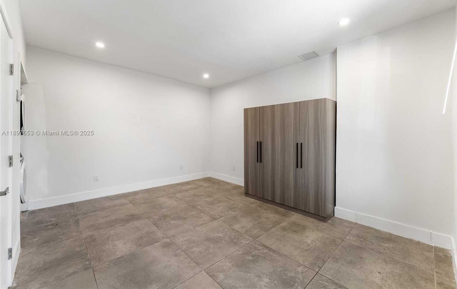 Small Image of 19 NORTH EAST 48TH ST, Miami Number 11