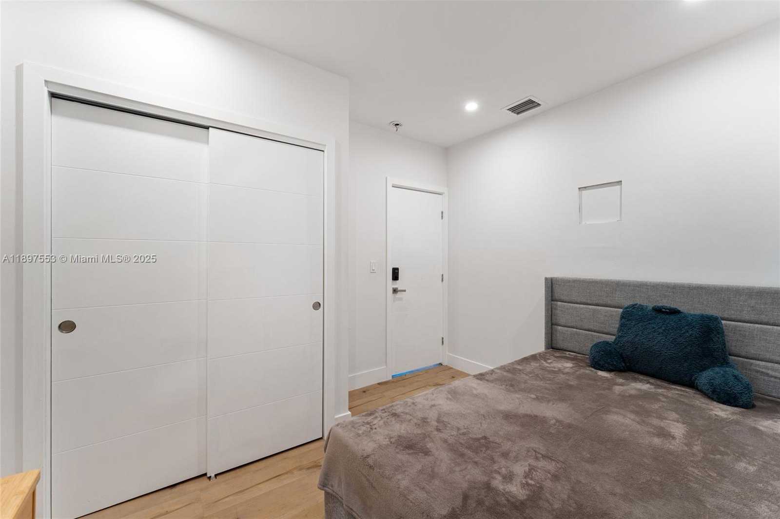 Small Image of 19 NORTH EAST 48TH ST, Miami Number 16