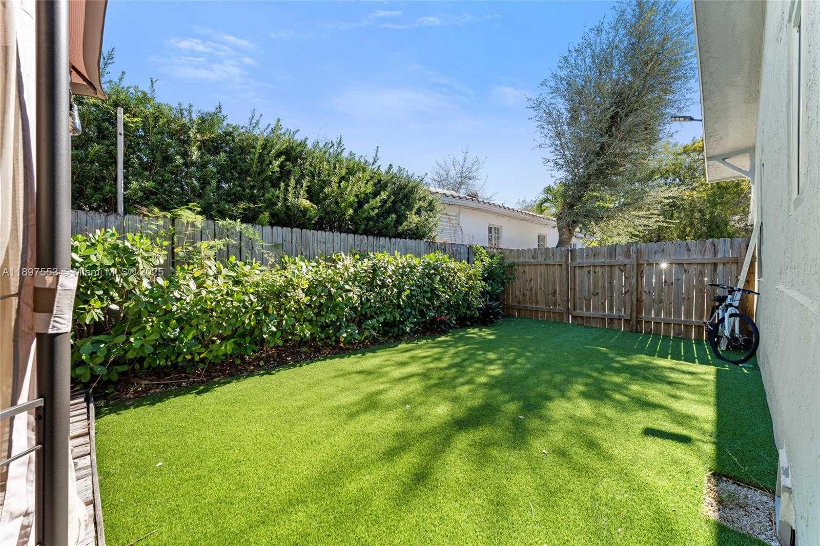 Small Image of 19 NORTH EAST 48TH ST, Miami Number 19