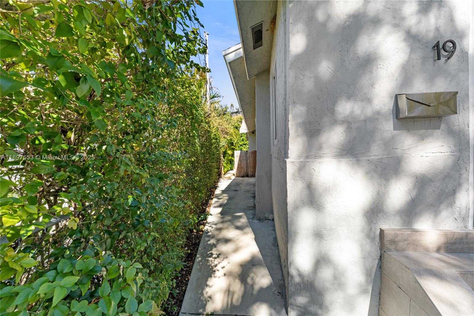 Small Image of 19 NORTH EAST 48TH ST, Miami Number 22