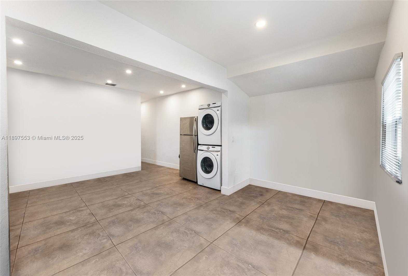 Small Image of 19 NORTH EAST 48TH ST, Miami Number 24