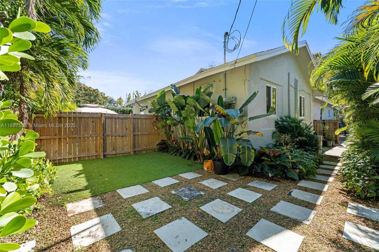 Small Image of 19 NORTH EAST 48TH ST, Miami Number 31