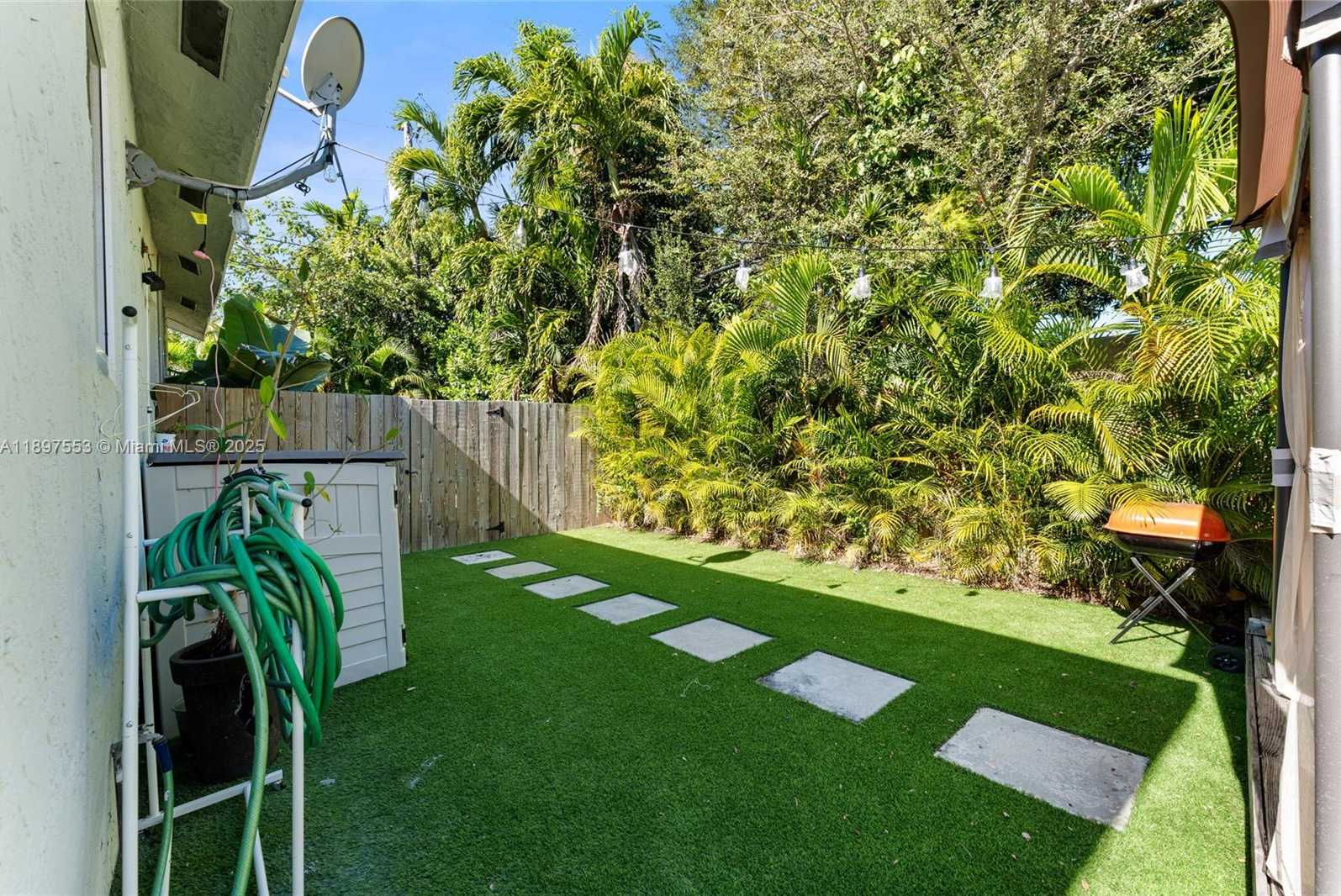 Small Image of 19 NORTH EAST 48TH ST, Miami Number 32