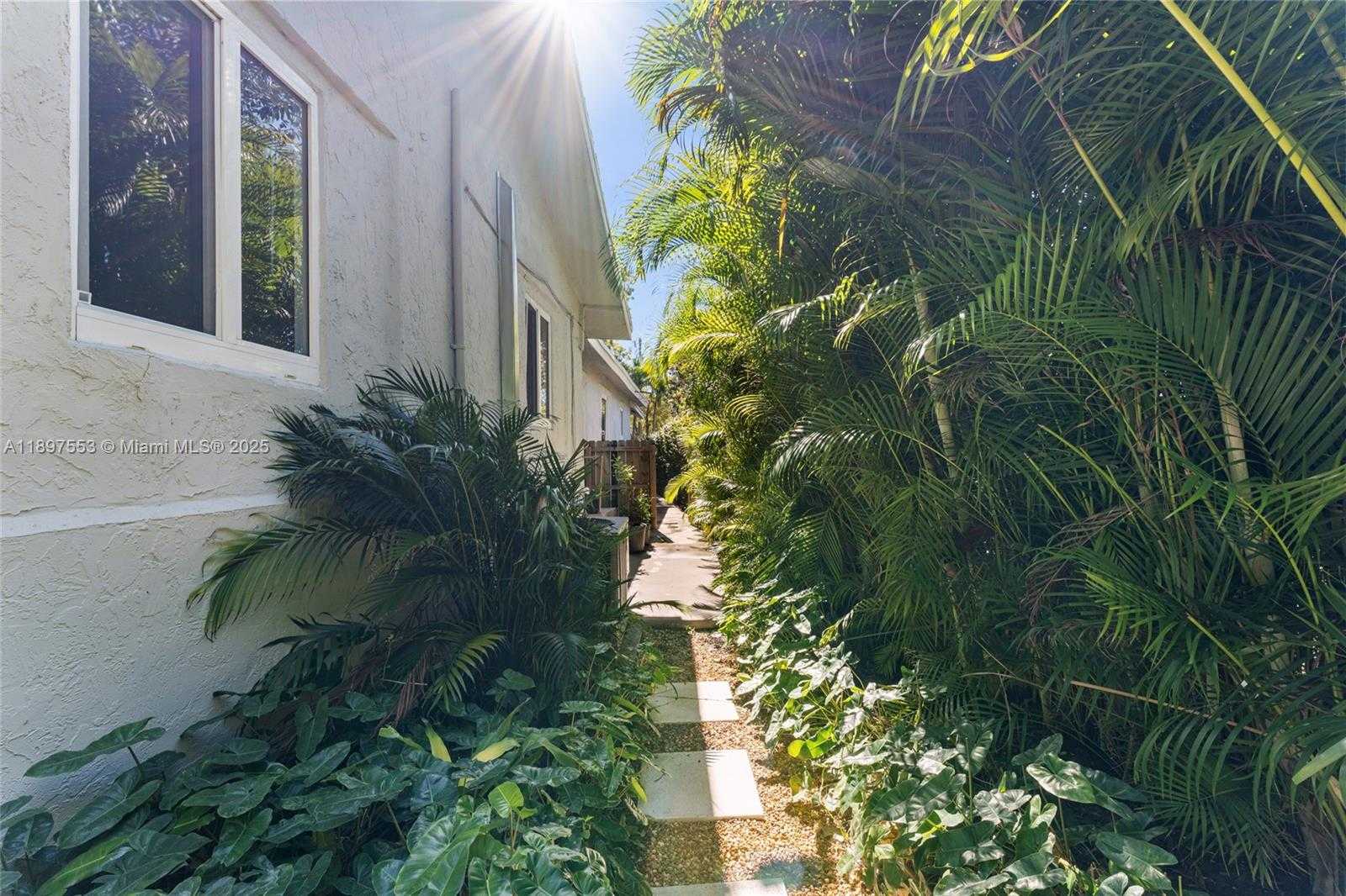 Small Image of 19 NORTH EAST 48TH ST, Miami Number 34