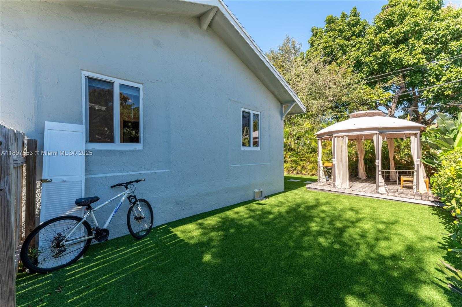 Small Image of 19 NORTH EAST 48TH ST, Miami Number 38