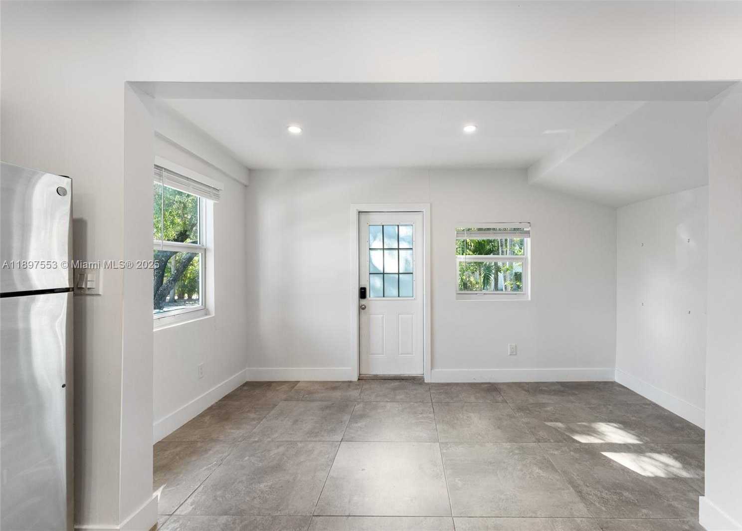 Small Image of 19 NORTH EAST 48TH ST, Miami Number 4