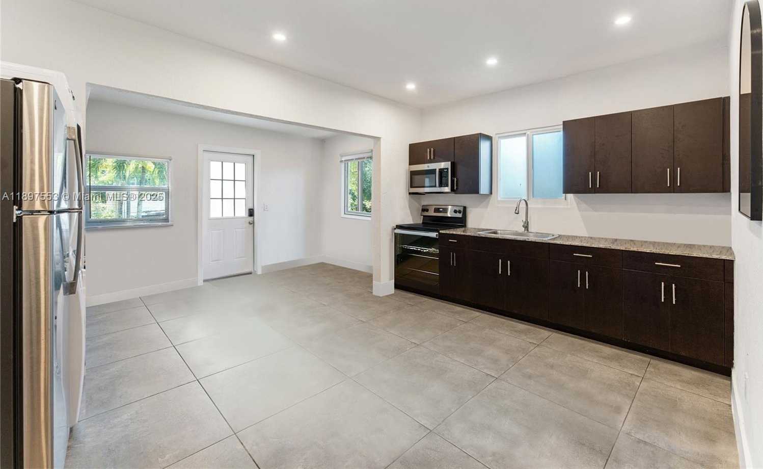 Small Image of 19 NORTH EAST 48TH ST, Miami Number 6