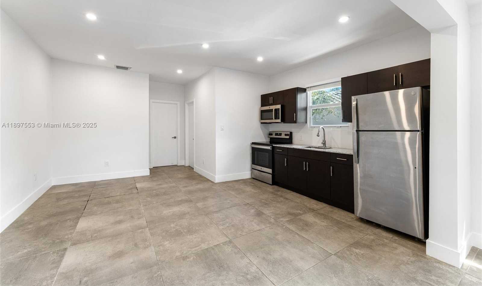 Small Image of 19 NORTH EAST 48TH ST, Miami Number 7