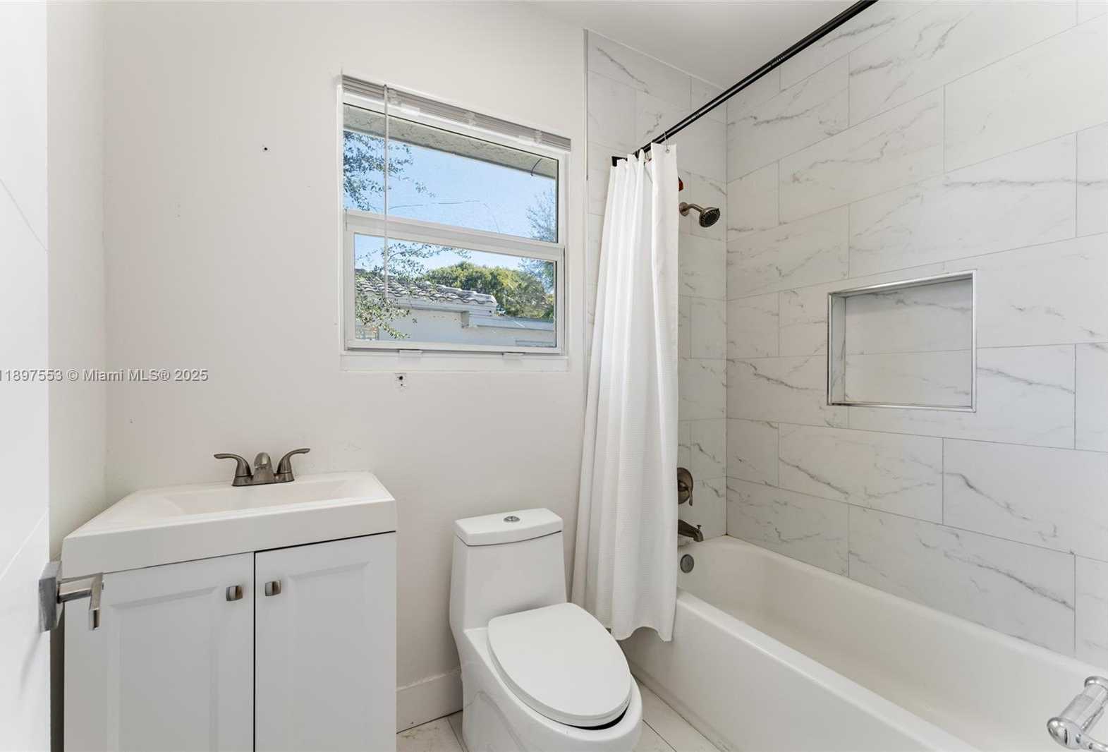 Small Image of 19 NORTH EAST 48TH ST, Miami Number 9