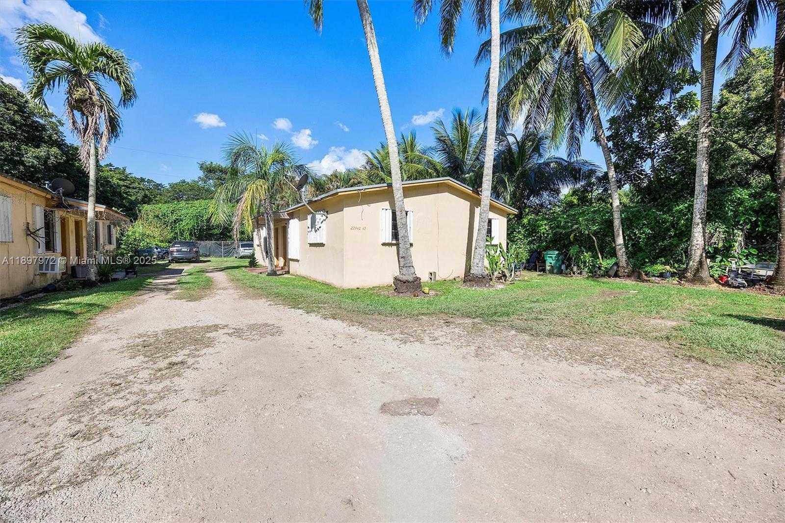 Small Image of 22940 SOUTH WEST 156TH AVE #4, Miami Number 6