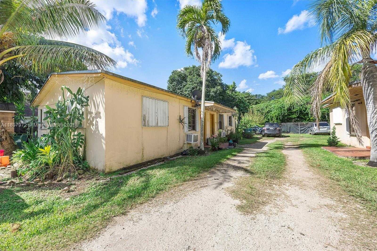 Small Image of 22940 SOUTH WEST 156TH AVE #4, Miami Number 7