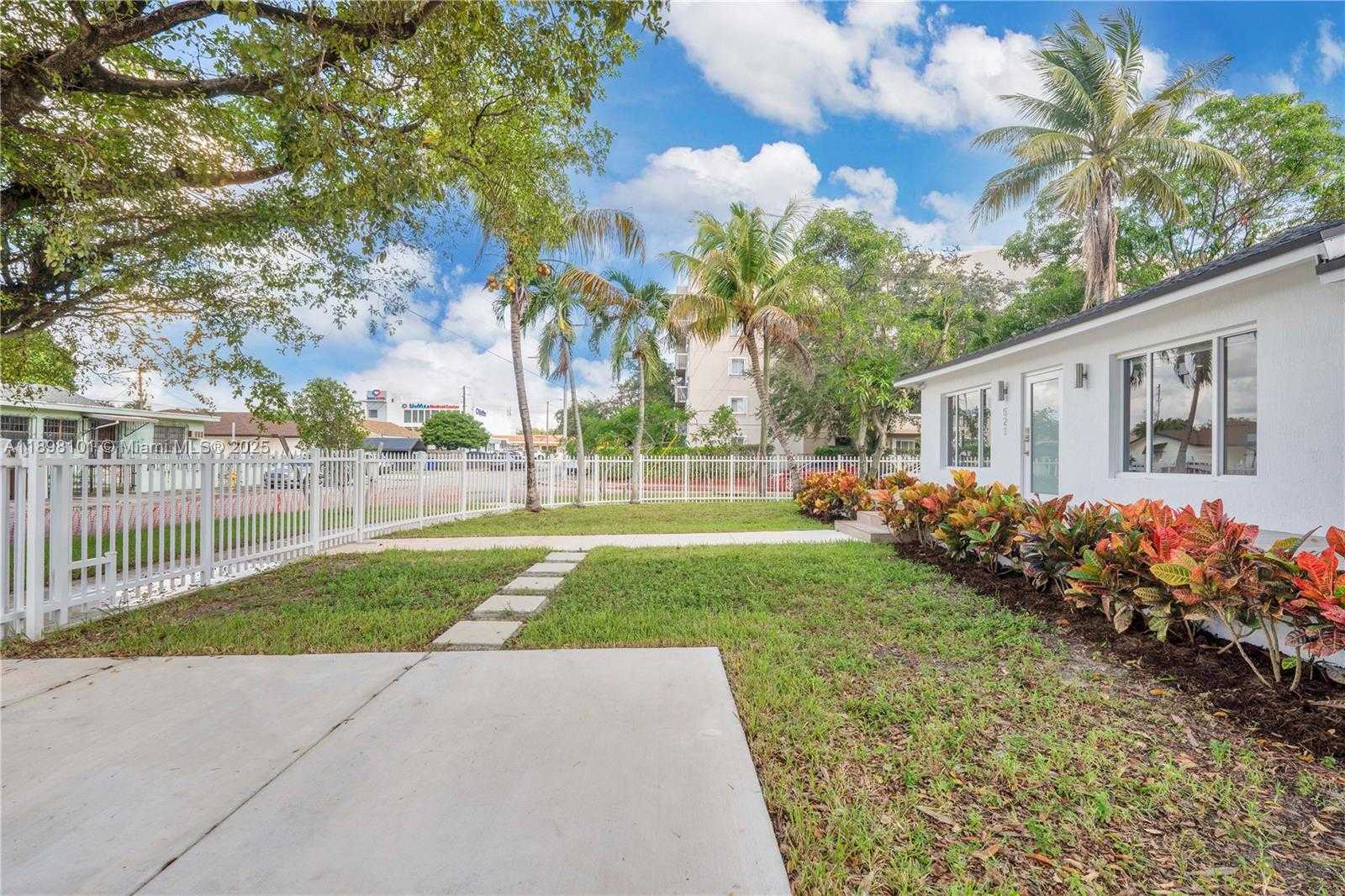 Small Image of 521 NORTH WEST 33RD AVE #3, Miami Number 4