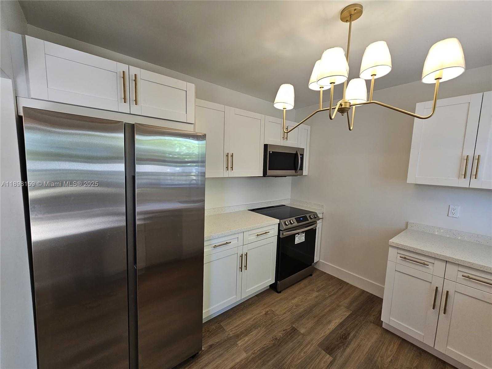 Small Image of 1915 NORMANDY DR, Miami Beach Number 13