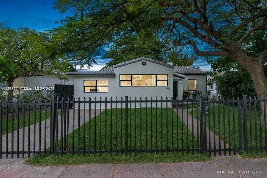 Small Image of 1915 NORMANDY DR, Miami Beach Number 4