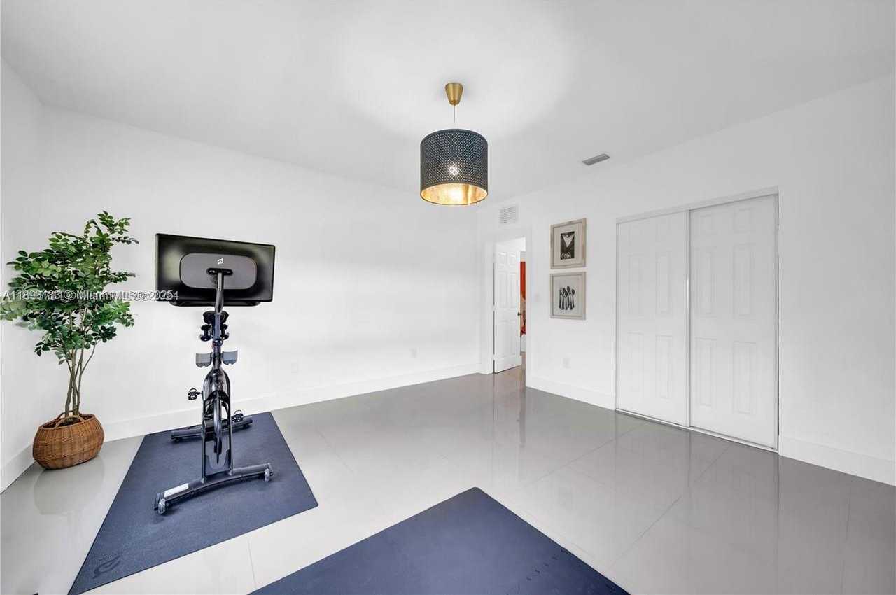 Small Image of 555 NORTH EAST 127TH ST, North Miami Number 31