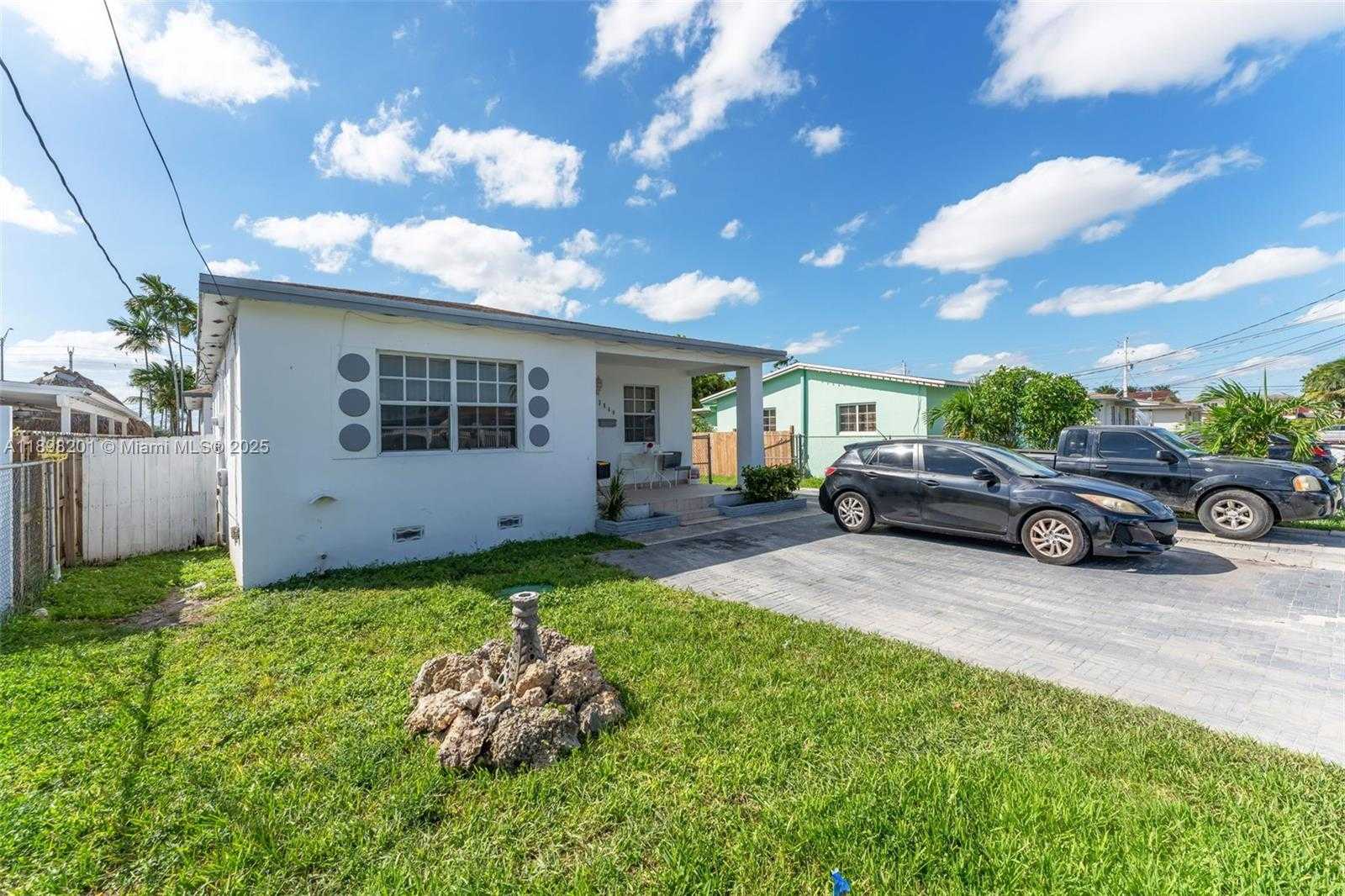 Small Image of 3840 SOUTH WEST 91ST AVE, Miami Number 2