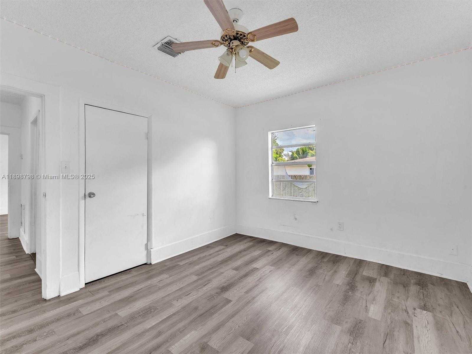 Small Image of 1932 DEWEY ST, Hollywood Number 12