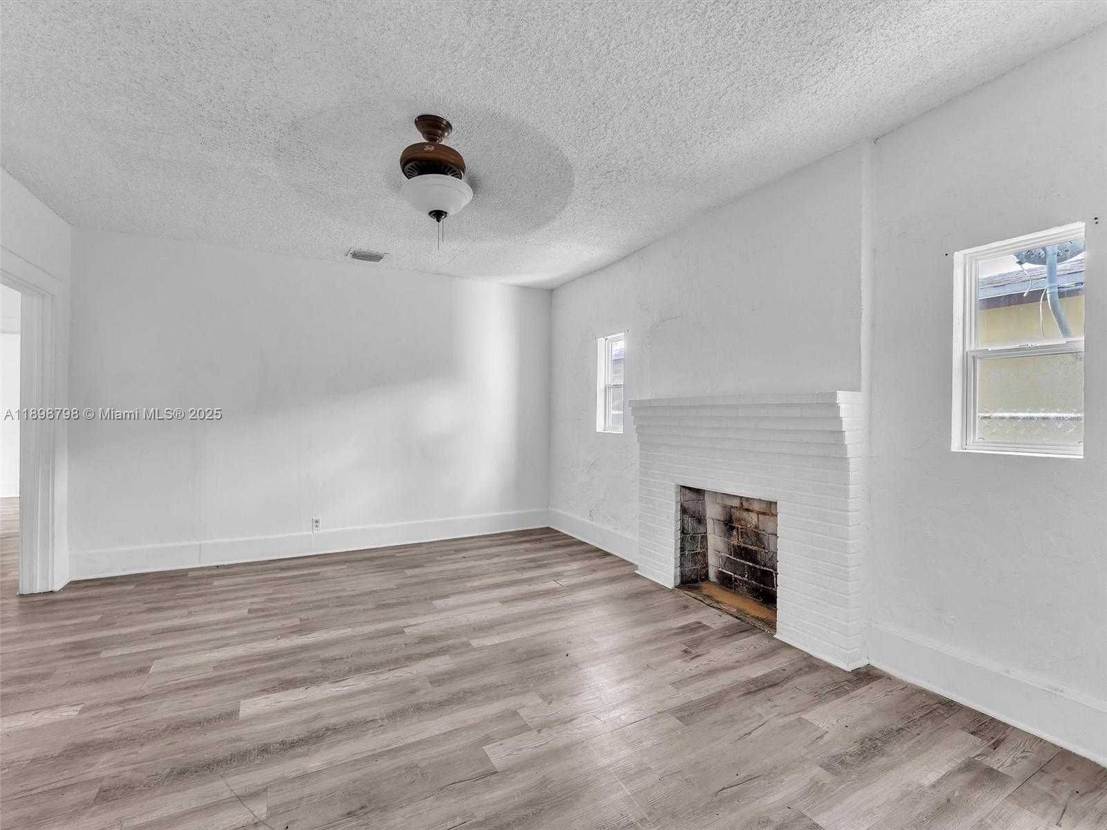 Small Image of 1932 DEWEY ST, Hollywood Number 15