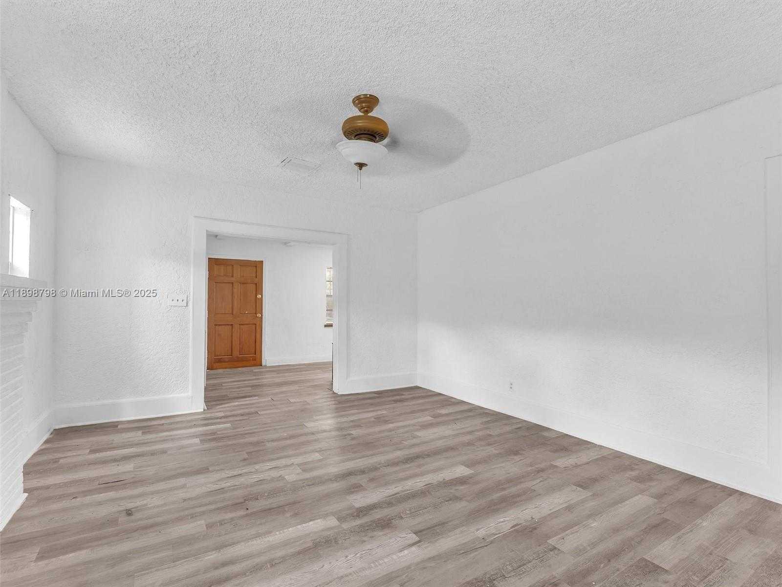 Small Image of 1932 DEWEY ST, Hollywood Number 16