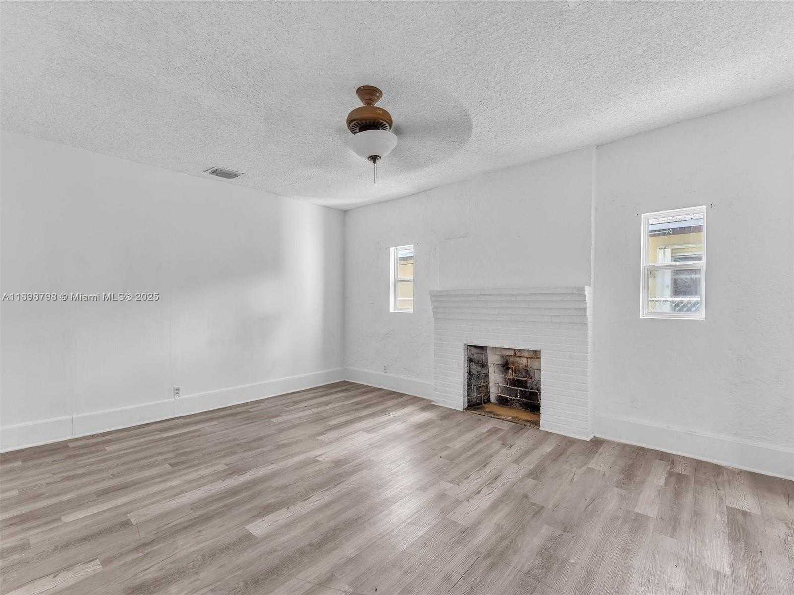 Small Image of 1932 DEWEY ST, Hollywood Number 17