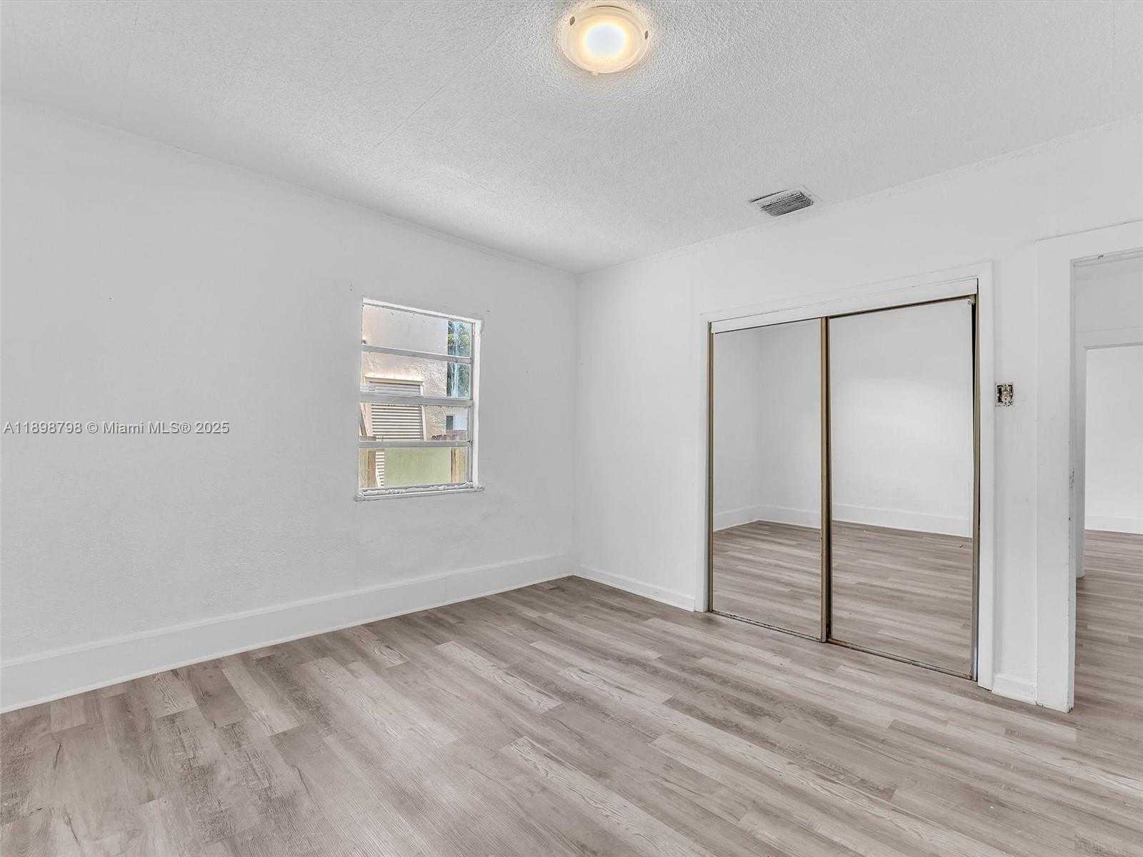 Small Image of 1932 DEWEY ST, Hollywood Number 19