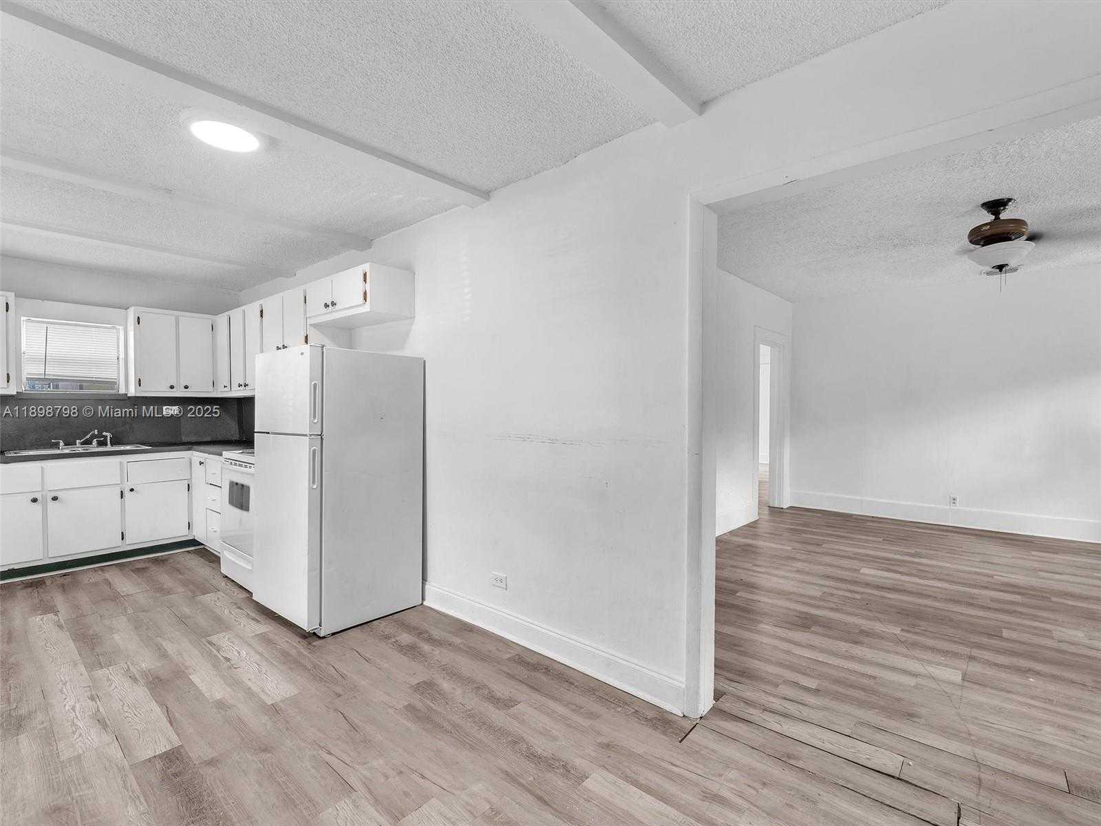 Small Image of 1932 DEWEY ST, Hollywood Number 23