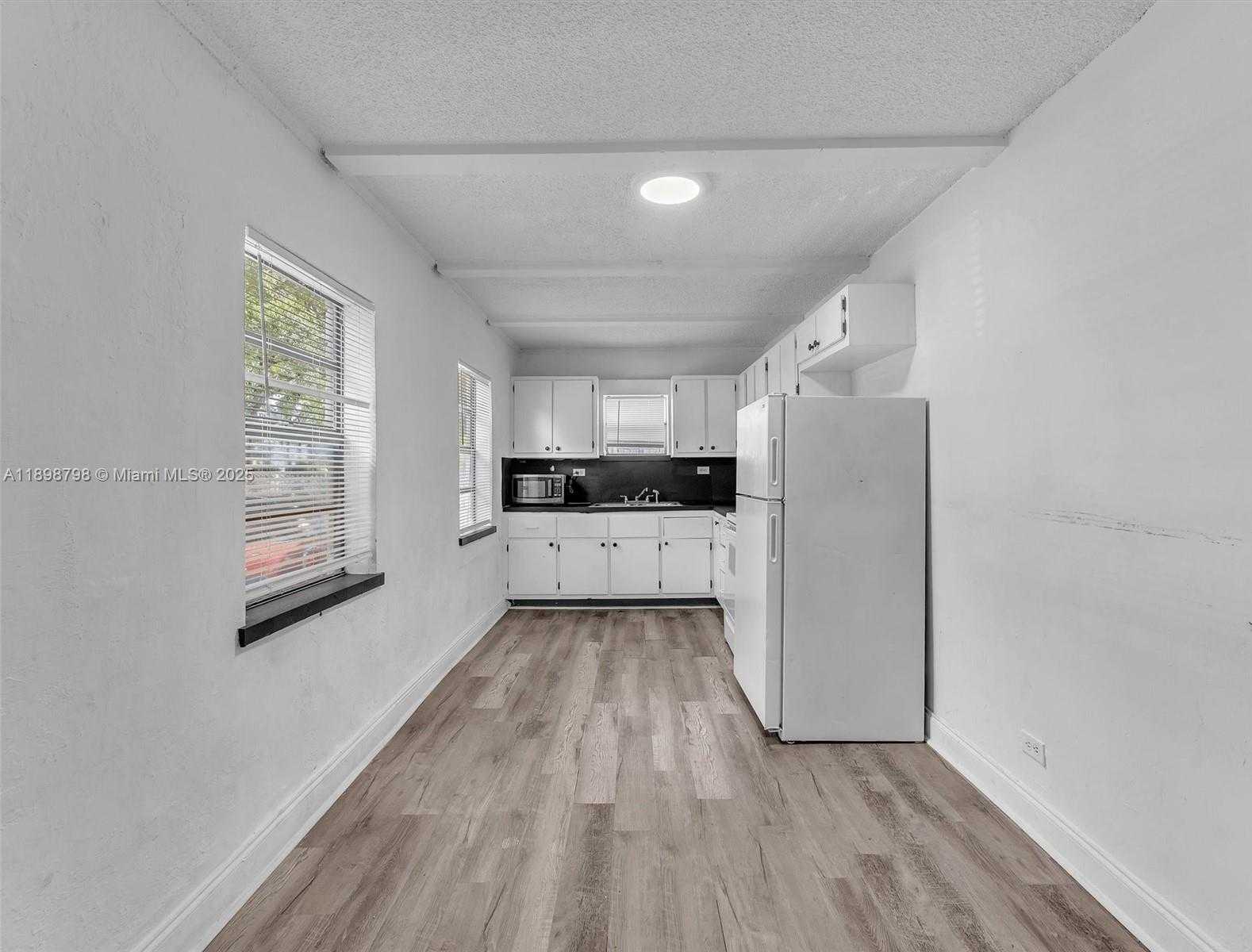 Small Image of 1932 DEWEY ST, Hollywood Number 24