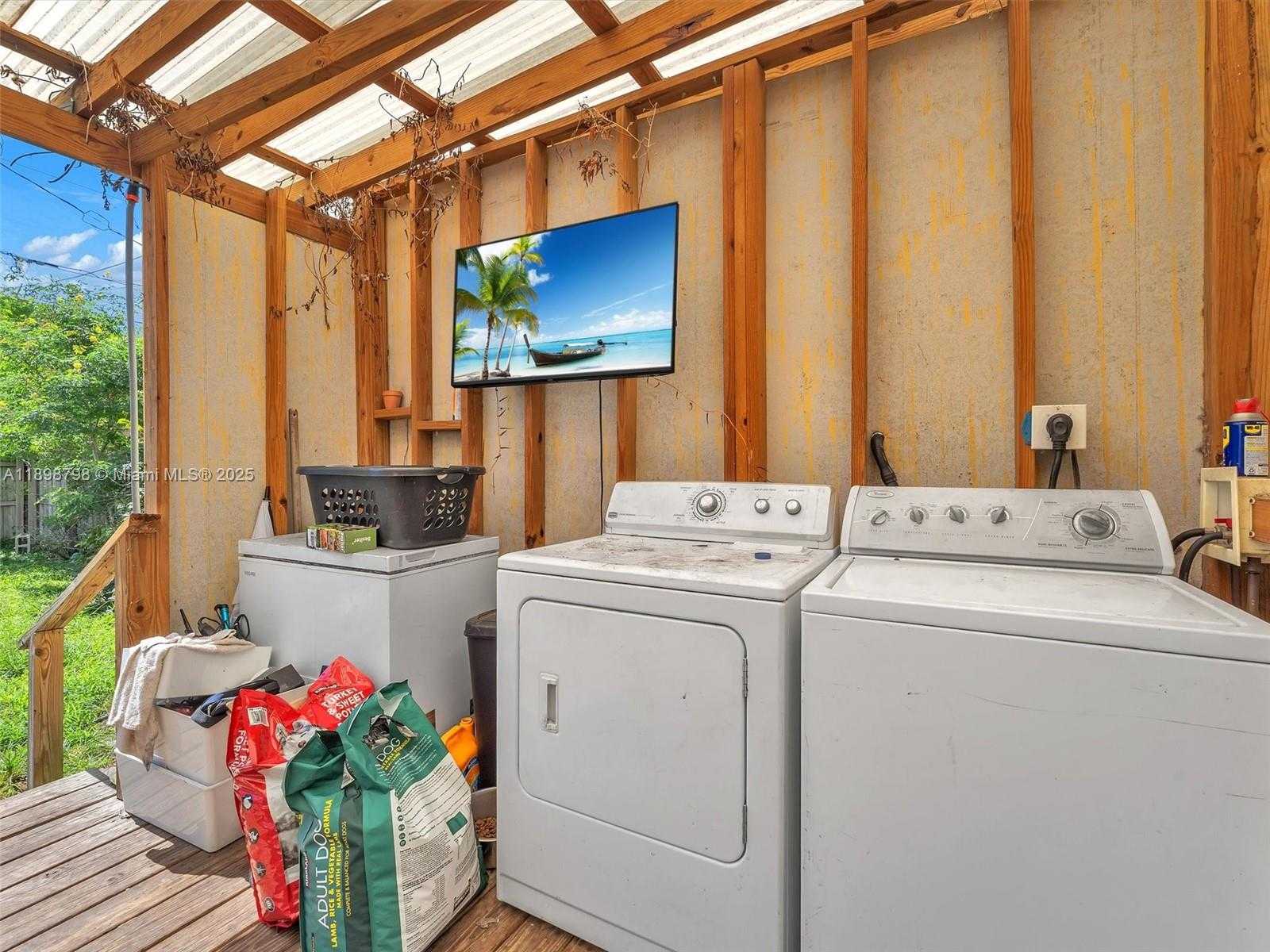Small Image of 1932 DEWEY ST, Hollywood Number 27