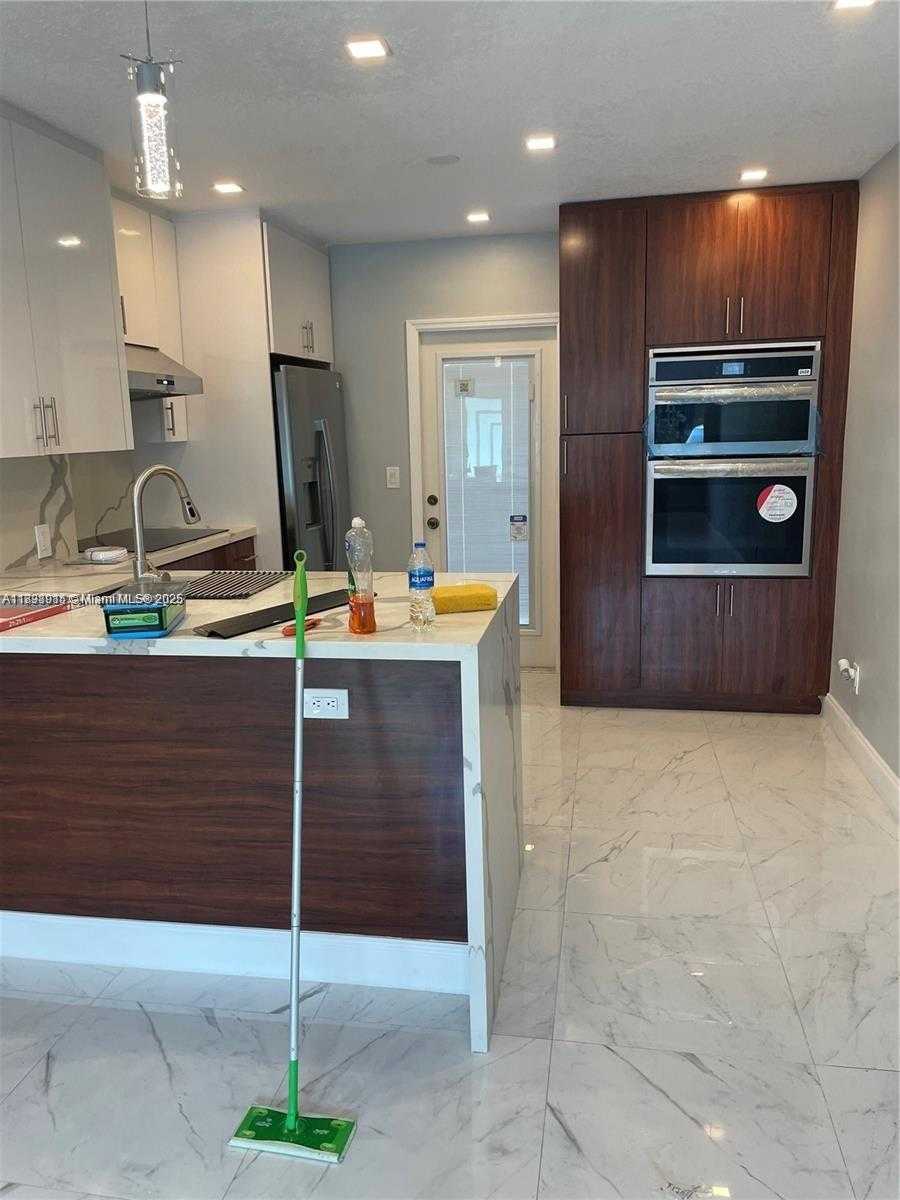 Small Image of 1230 NORTH EAST 148TH ST, Miami Number 3