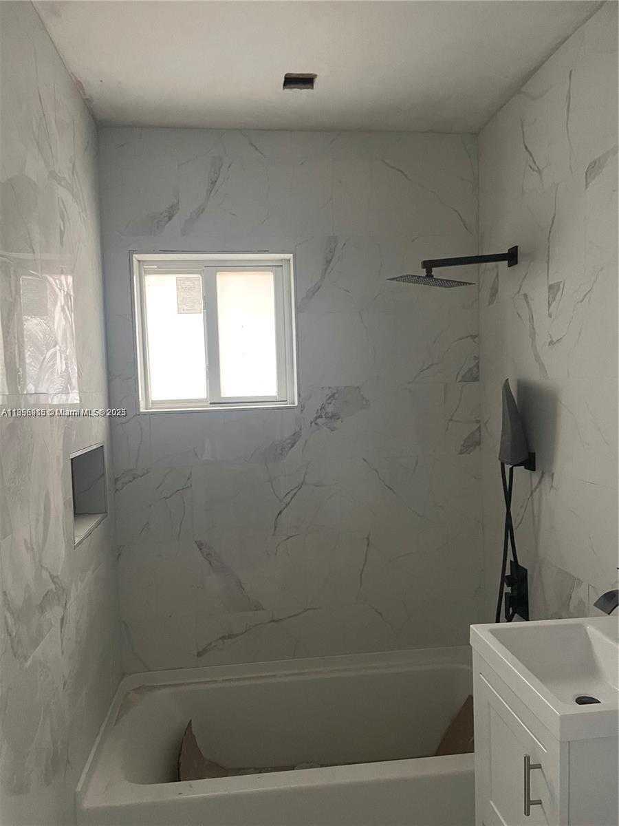 Small Image of 1230 NORTH EAST 148TH ST, Miami Number 7