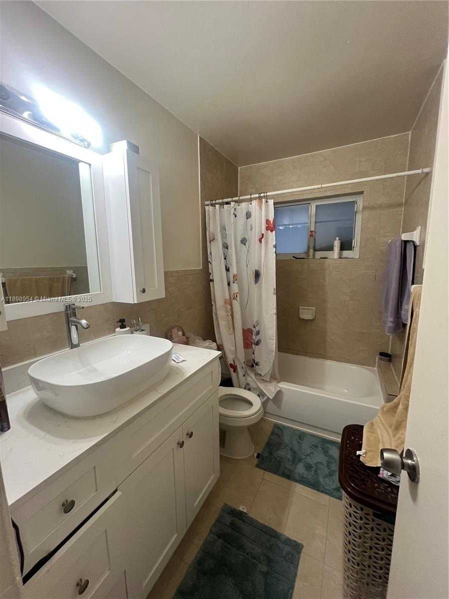 Small Image of 453 EAST 13TH ST #2, Hialeah Number 4