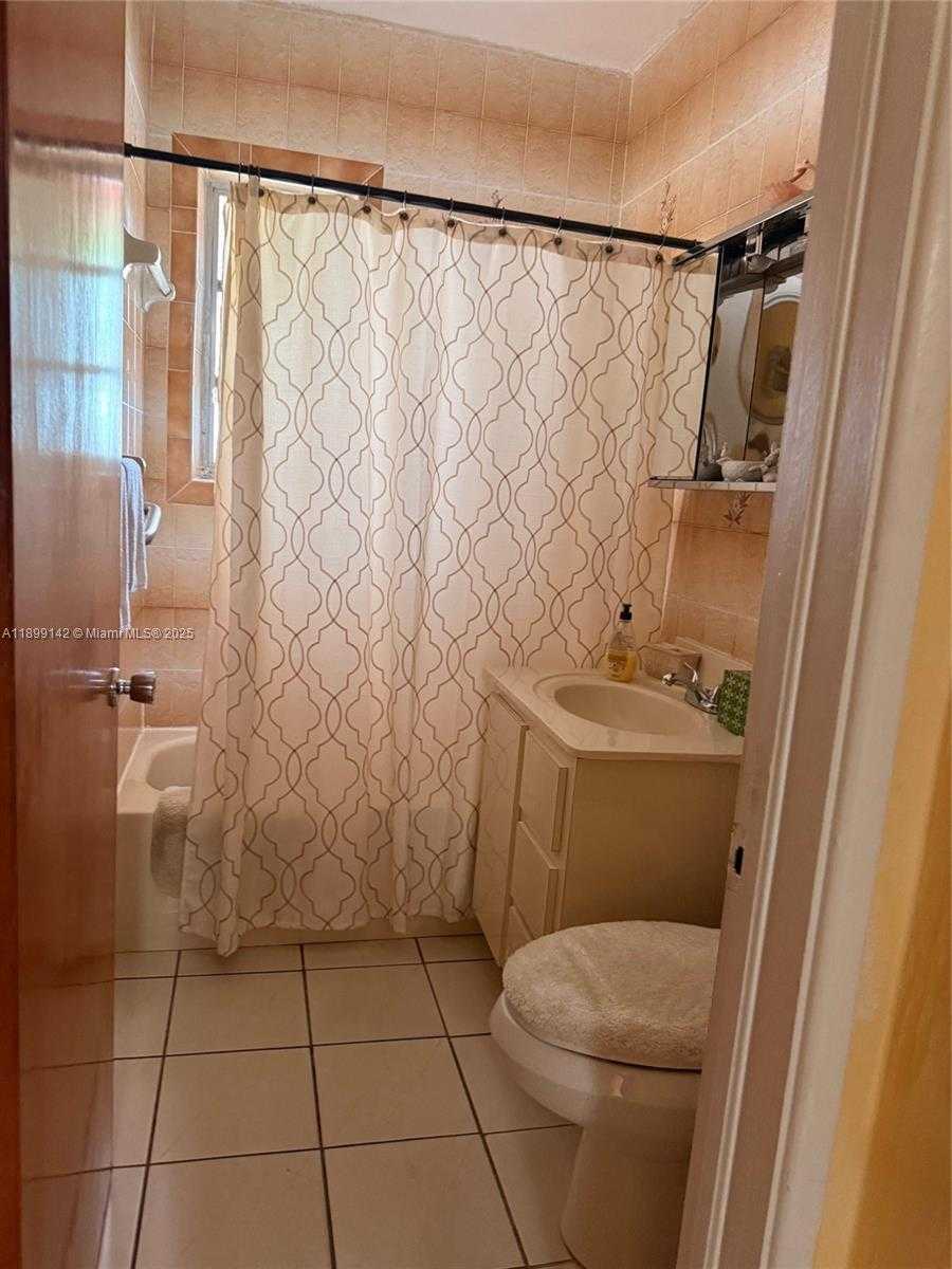 Small Image of 36 EAST 17TH ST #2, Hialeah Number 7