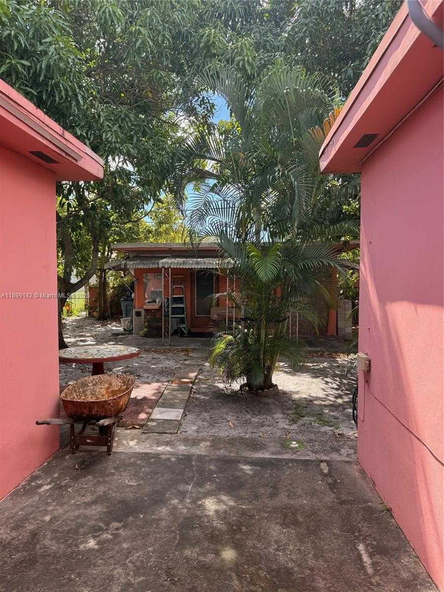 Small Image of 36 EAST 17TH ST #2, Hialeah Number 9