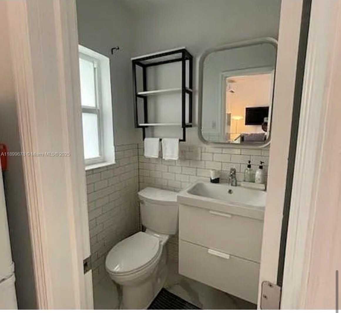 Small Image of 1004 WEST LAS OLAS BLVD, Fort Lauderdale Number 10