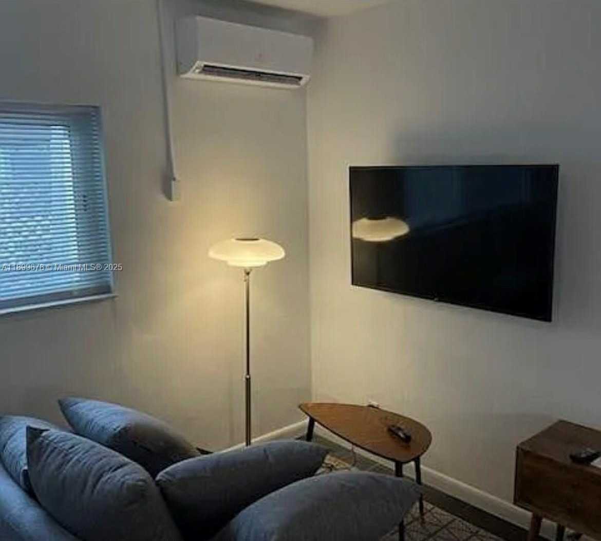 Small Image of 1004 WEST LAS OLAS BLVD, Fort Lauderdale Number 11