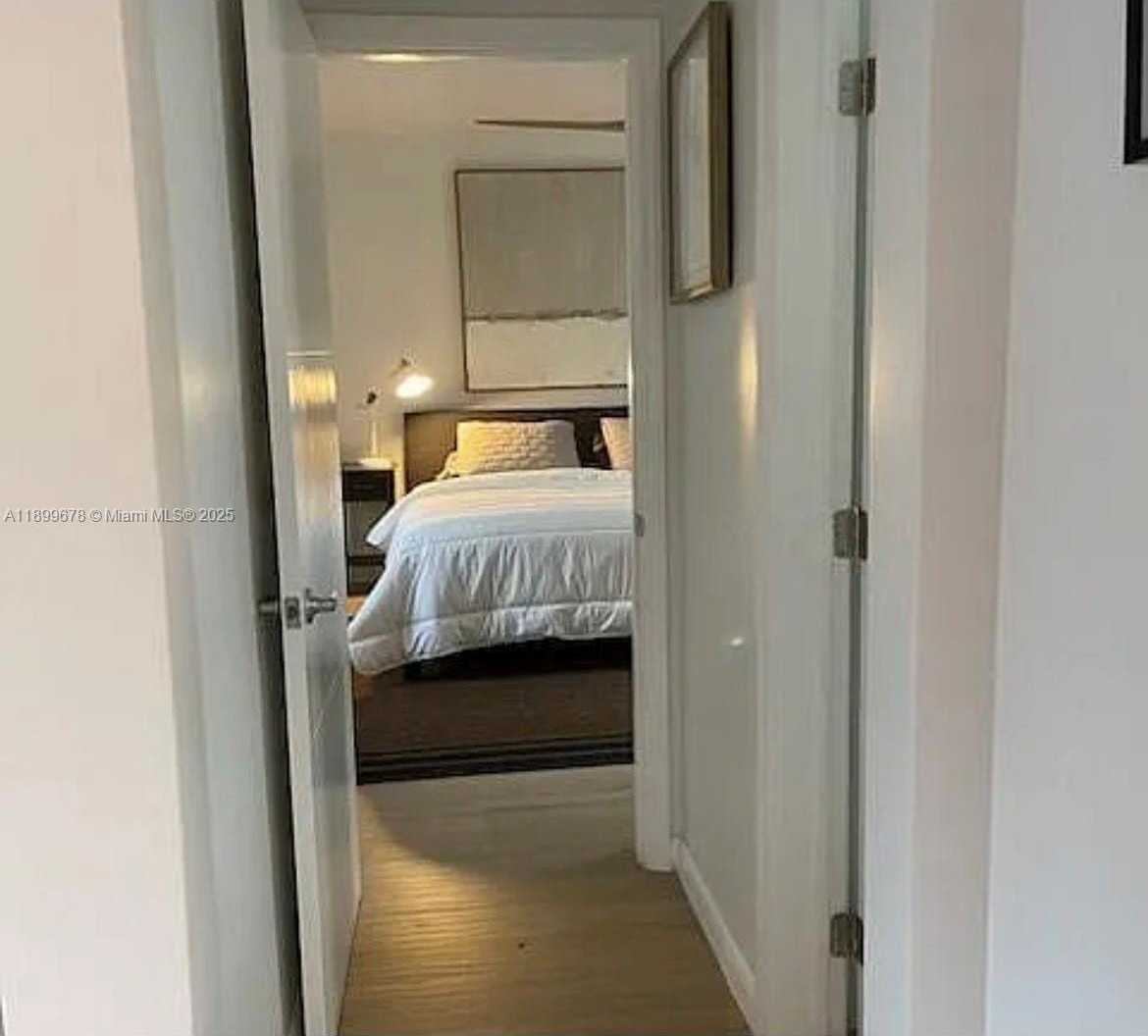 Small Image of 1004 WEST LAS OLAS BLVD, Fort Lauderdale Number 14