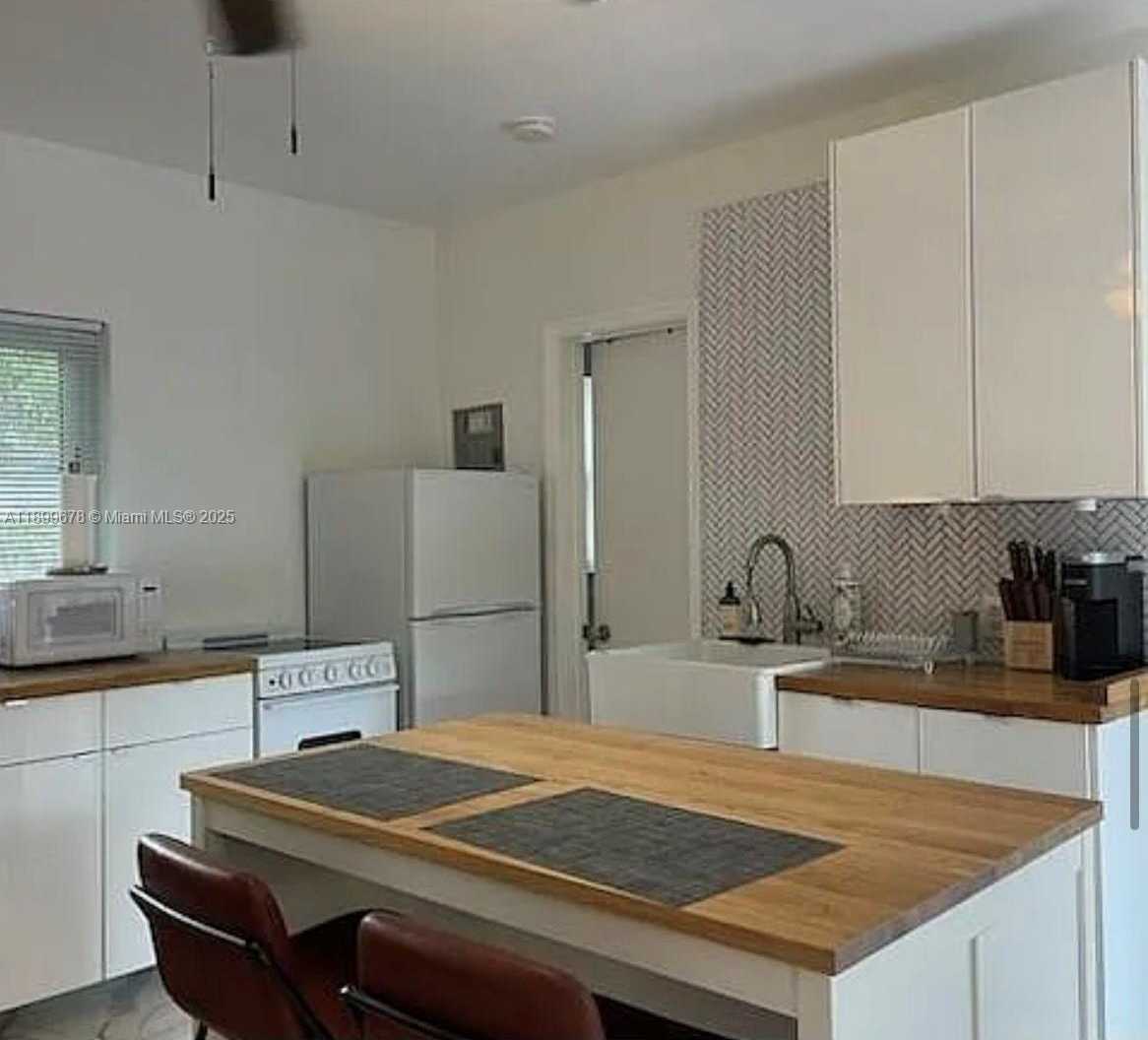 Small Image of 1004 WEST LAS OLAS BLVD, Fort Lauderdale Number 7