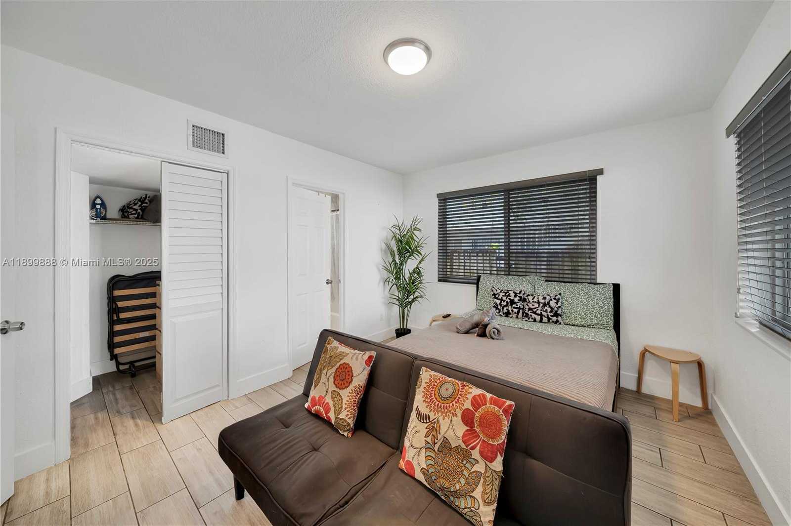 Small Image of 3181 NORTH WEST 5TH AVE, Miami Number 10