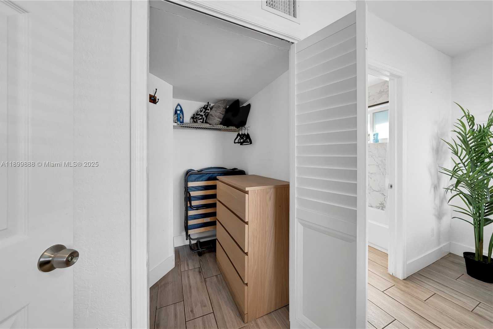 Small Image of 3181 NORTH WEST 5TH AVE, Miami Number 11