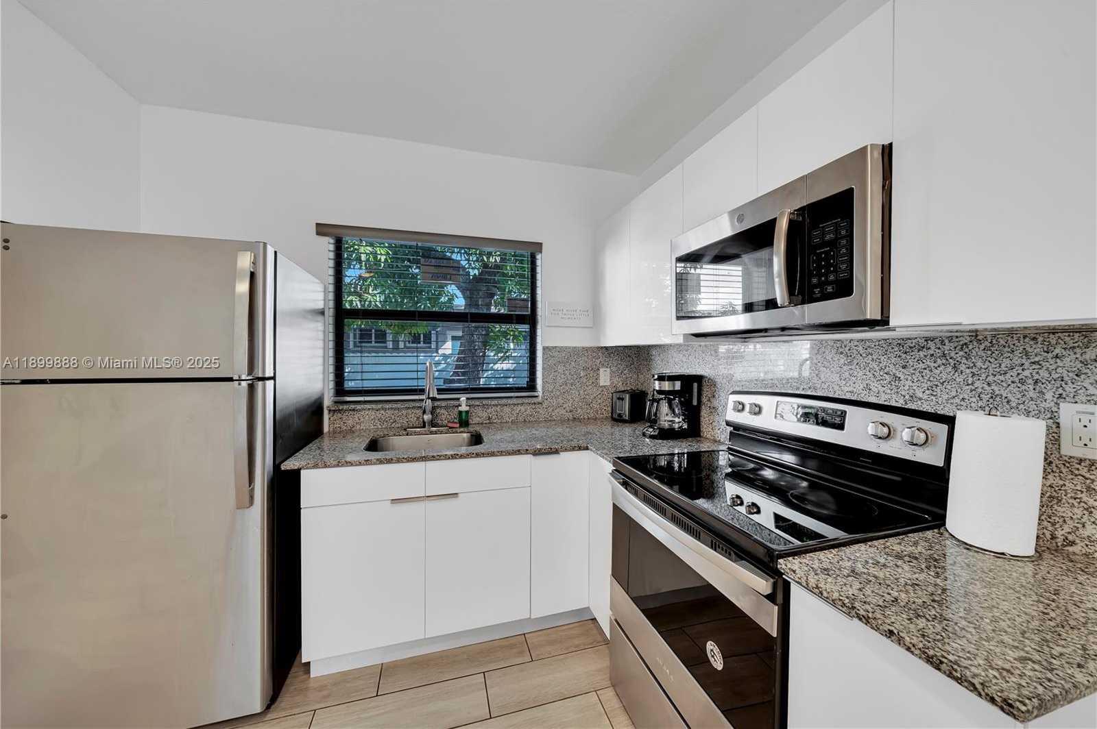 Small Image of 3181 NORTH WEST 5TH AVE, Miami Number 15