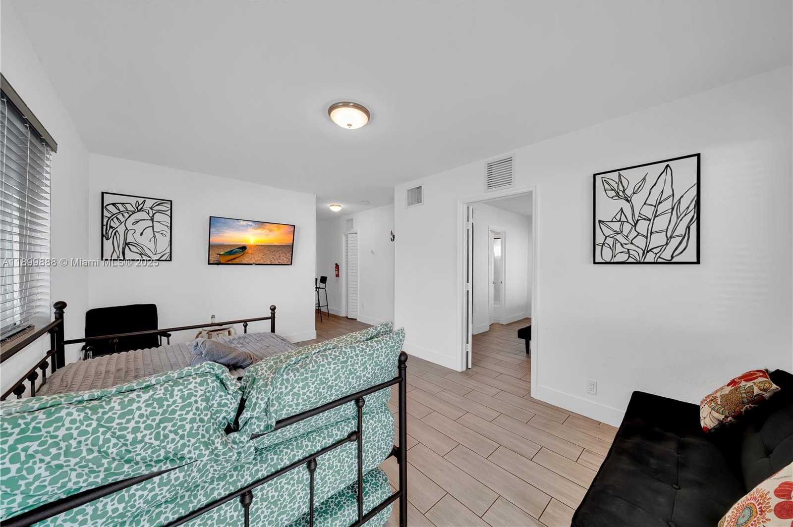 Small Image of 3181 NORTH WEST 5TH AVE, Miami Number 4