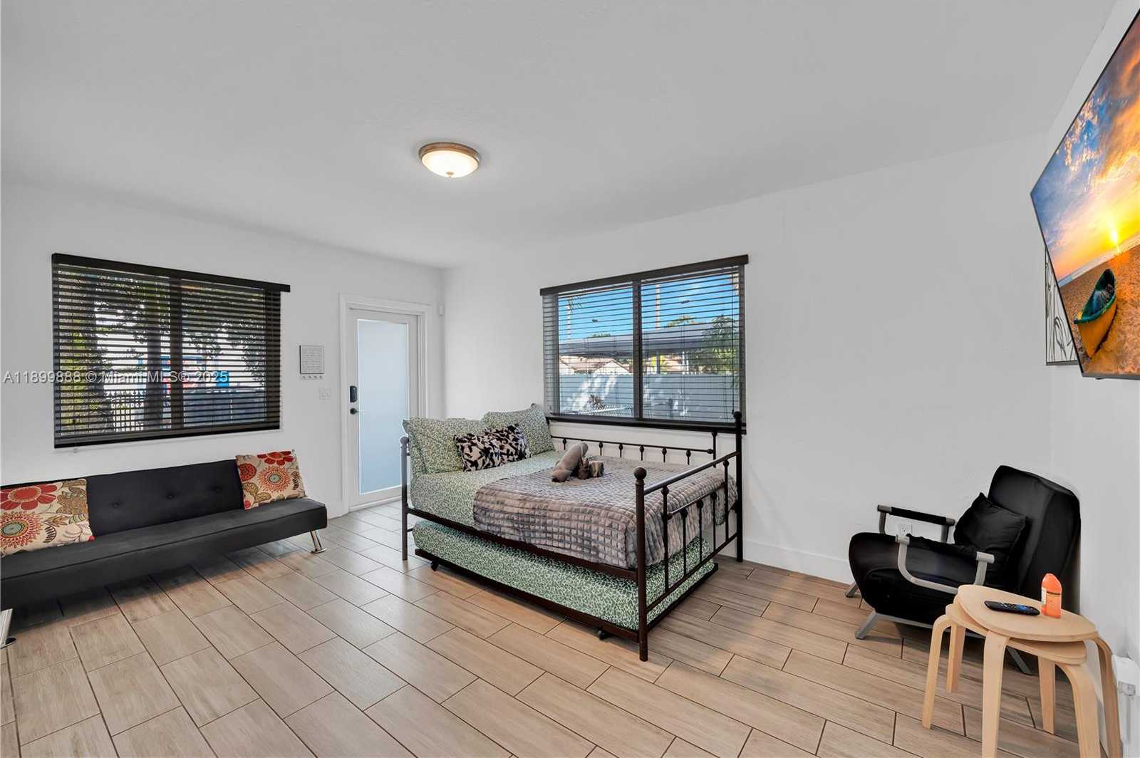 Small Image of 3181 NORTH WEST 5TH AVE, Miami Number 6