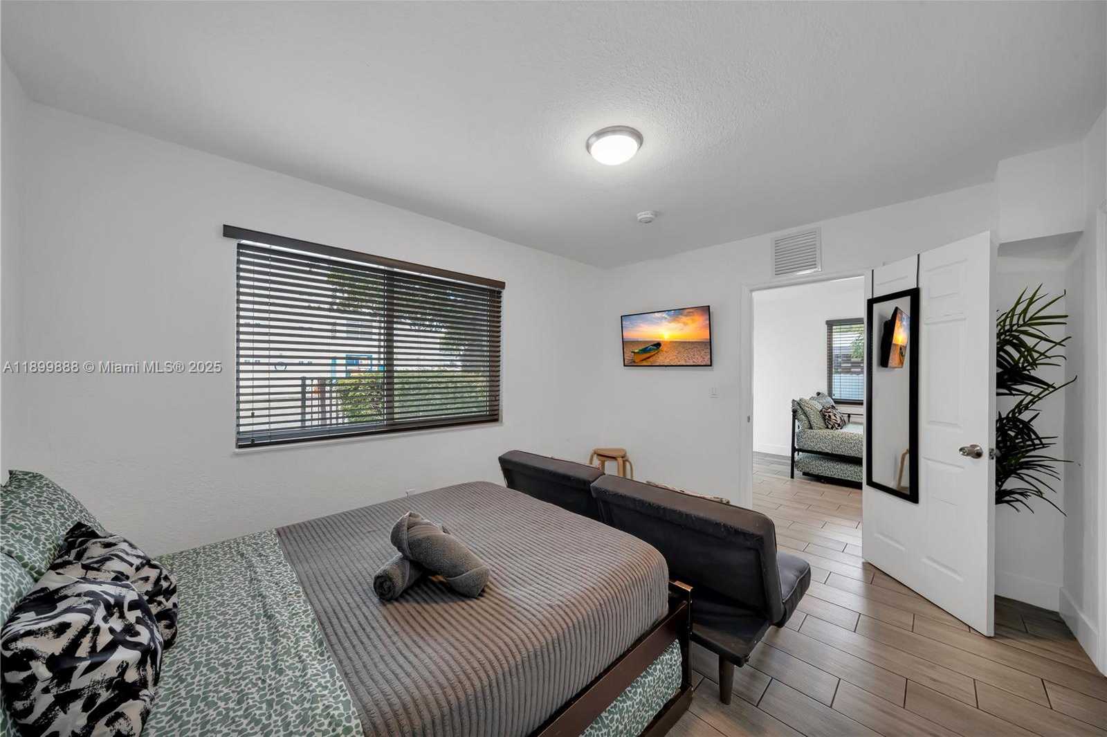 Small Image of 3181 NORTH WEST 5TH AVE, Miami Number 7