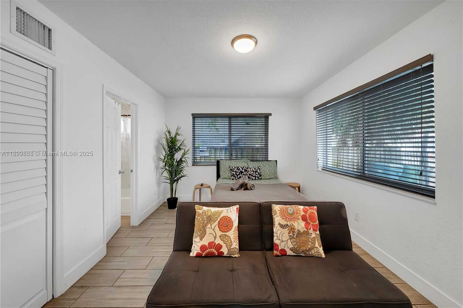 Small Image of 3181 NORTH WEST 5TH AVE, Miami Number 8