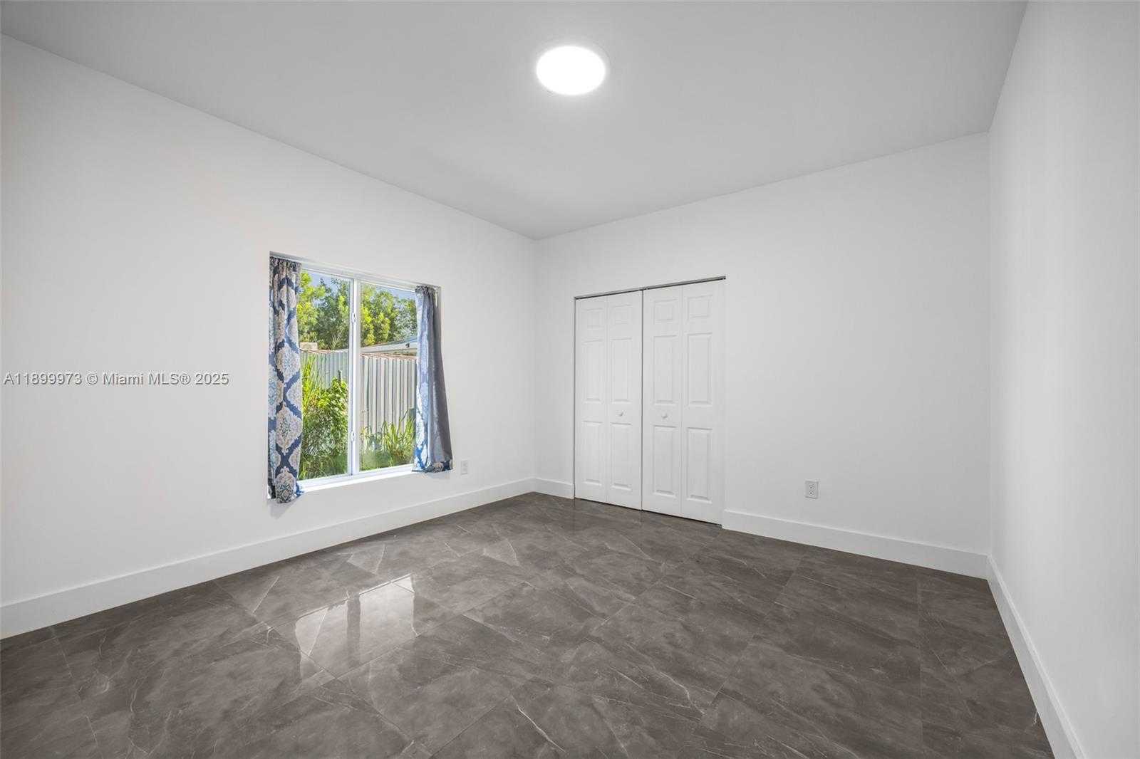 Small Image of Miami Number 11